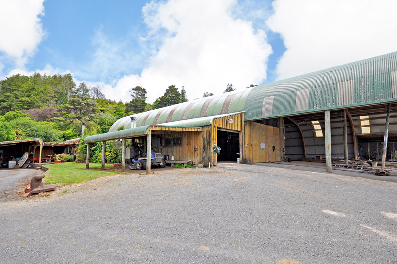 for lease - boat builders shed & accommodation - north