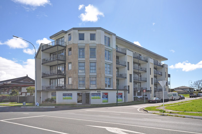 RETAIL SPACE OPPORTUNITIES ABOUND! 63 Kestev Drive, Flat Bush Auckland Region. HomeSell